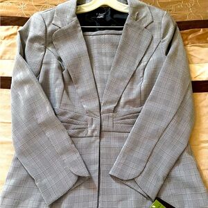 T Milano 2 pc gray skirt suit new in excellent condition NWT.
